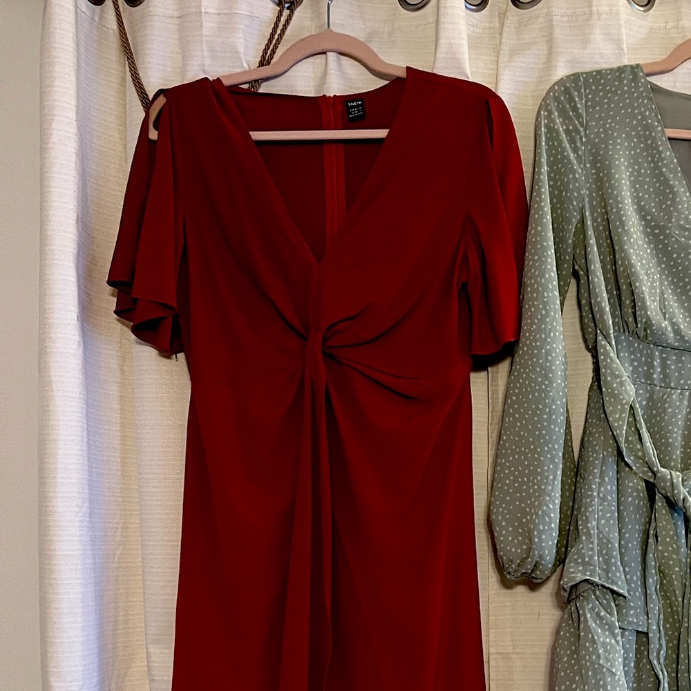 Size medium, knee length dress, never worn!